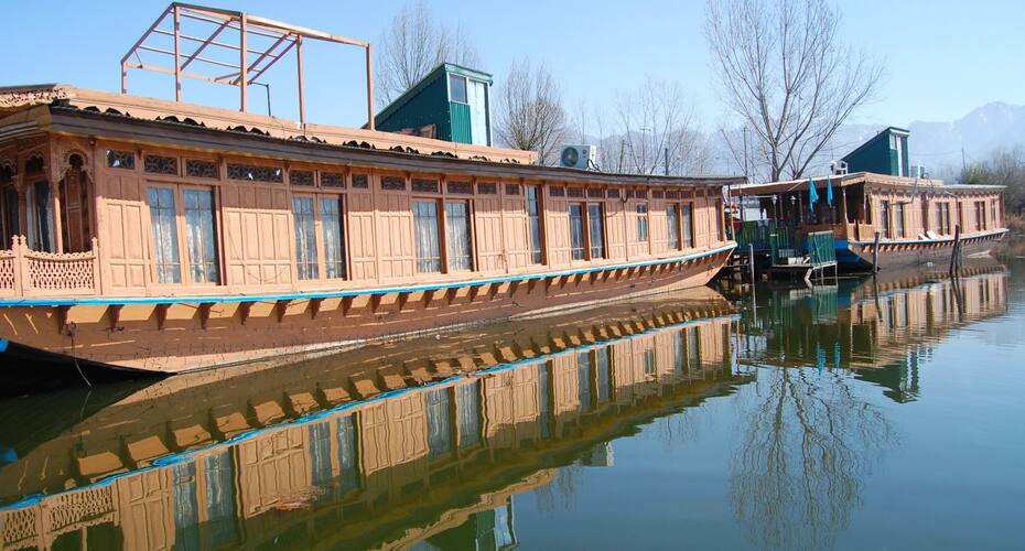 Dilshad Houseboats, Srinagar 1
